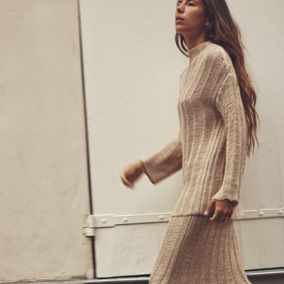 NWT GOLD METALLIC THREAD KINIT SWEATER AND SKIRT SET - Picture 8 of 17